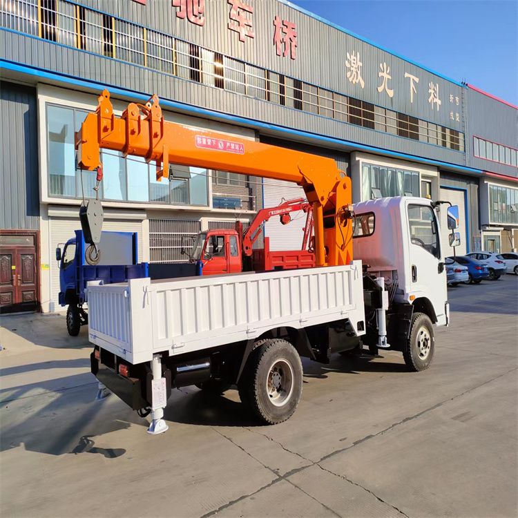 宽城区三轮随车吊定制 农用改装机自备吊中瑞长期出售